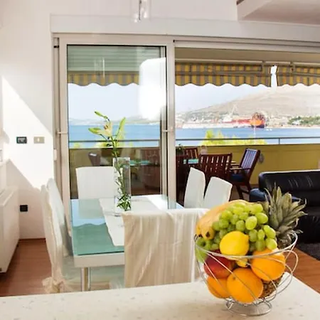 Spacious In With Parking * Trogir