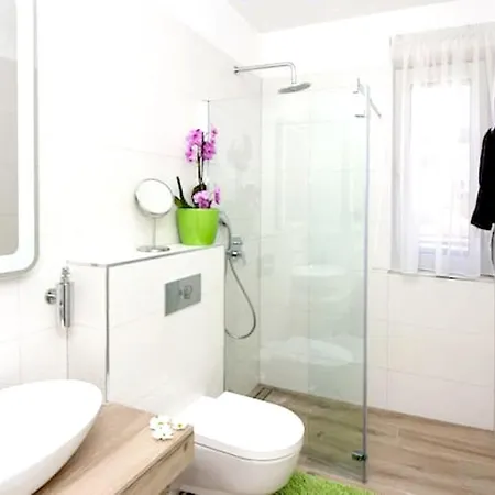 Spacious In With Parking Apartment