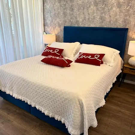 Spacious In With Parking Apartment Trogir