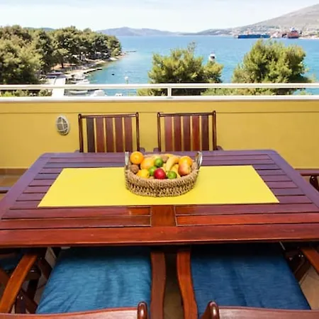 Apartment Spacious In With Parking Trogir