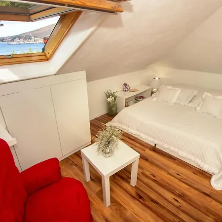 Spacious In With Parking Trogir