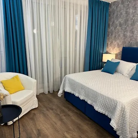 Spacious In With Parking Апартаменти