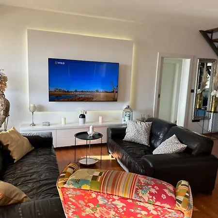 Spacious In With Parking Апартаменти *