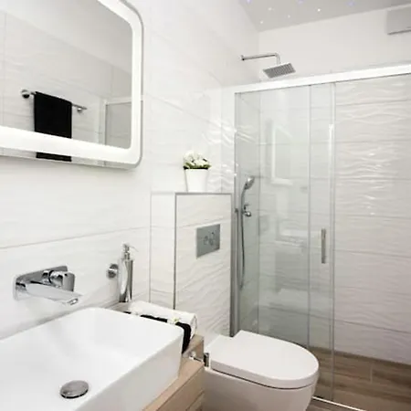 Spacious In With Parking Trogir