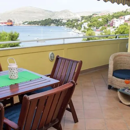 Apartment Spacious In With Parking Trogir