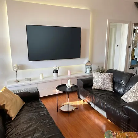 Spacious In With Parking Апартаменти *