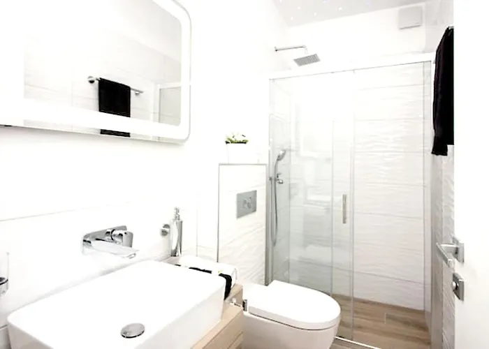 Spacious In With Parking Apartment Trogir