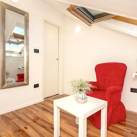 Apartament Spacious In With Parking Trogir