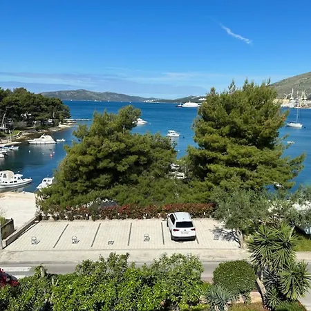 Apartament Spacious In With Parking Trogir
